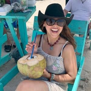 Meet your Posher, Maribel